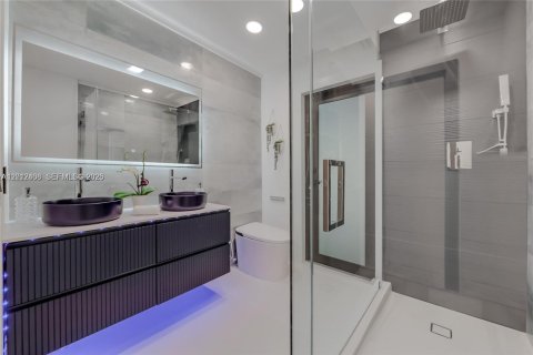 House in Palmetto Bay, Florida 4 bedrooms, 225.38 sq.m. № 2088310 - photo 16