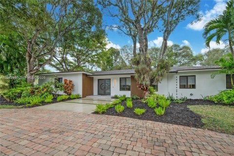 House in Palmetto Bay, Florida 4 bedrooms, 225.38 sq.m. № 2088310 - photo 2