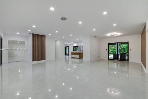 House in Palmetto Bay, Florida 4 bedrooms, 225.38 sq.m. № 2088310 - photo 8