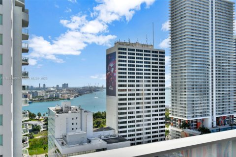 Condo in Miami, Florida, 1 bedroom № 1957856 - photo 18