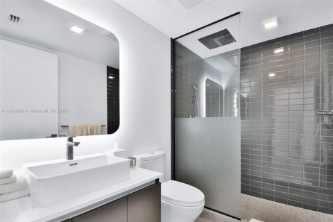 Condo in Miami, Florida, 1 bedroom № 1957856 - photo 20