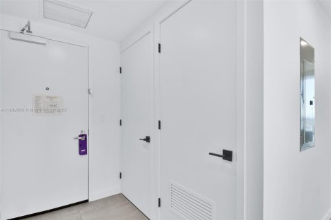 Condo in Miami, Florida, 1 bedroom № 1957856 - photo 28