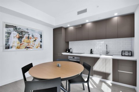 Condo in Miami, Florida, 1 bedroom № 1957856 - photo 11