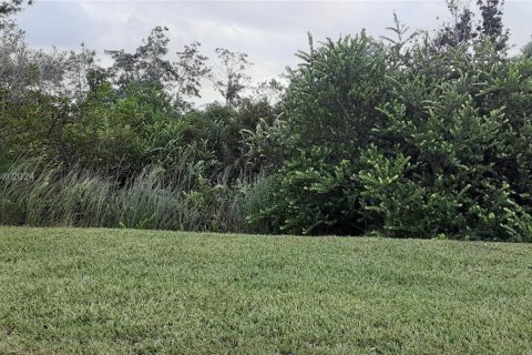 Commercial property in Okeechobee, Florida № 1960938 - photo 1