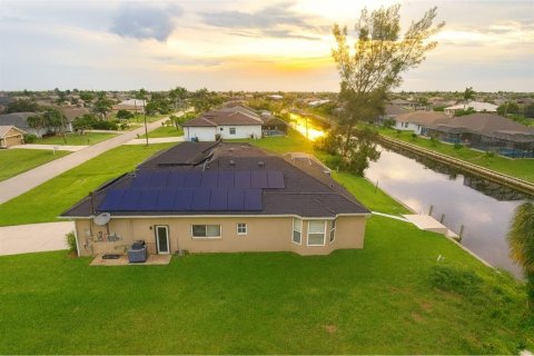 Casa en venta en Cape Coral, Florida, 3 dormitorios, 204.01 m2 № 1912191 - foto 2