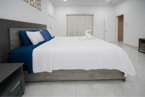 Casa en venta en Cape Coral, Florida, 3 dormitorios, 204.01 m2 № 1912191 - foto 20