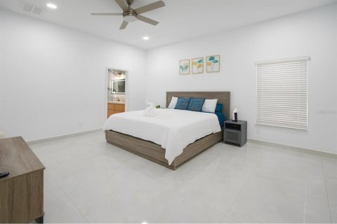 Casa en venta en Cape Coral, Florida, 3 dormitorios, 204.01 m2 № 1912191 - foto 17