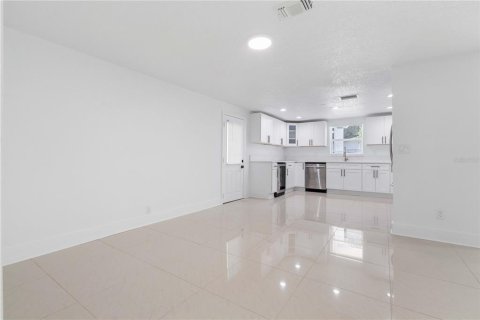 House in Tampa, Florida 3 bedrooms, 188.03 sq.m. № 1662967 - photo 14