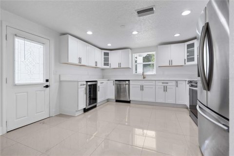 House in Tampa, Florida 3 bedrooms, 188.03 sq.m. № 1662967 - photo 28