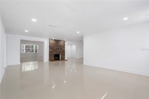 House in Tampa, Florida 3 bedrooms, 188.03 sq.m. № 1662967 - photo 10