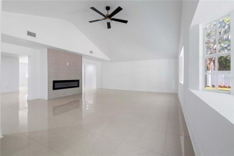 House in Tampa, Florida 3 bedrooms, 188.03 sq.m. № 1662967 - photo 24