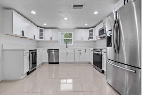 House in Tampa, Florida 3 bedrooms, 188.03 sq.m. № 1662967 - photo 18