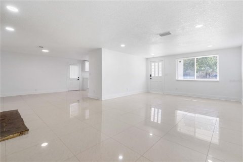House in Tampa, Florida 3 bedrooms, 188.03 sq.m. № 1662967 - photo 13