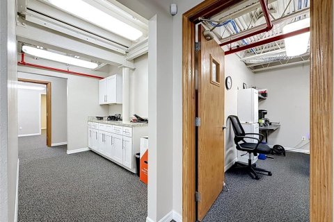 Immobilier commercial à vendre à Clearwater, Floride: 4295.15 m2 № 2237327 - photo 18
