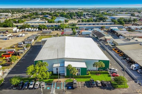 Immobilier commercial à vendre à Clearwater, Floride: 4295.15 m2 № 2237327 - photo 3