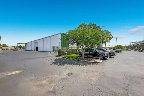 Immobilier commercial à vendre à Clearwater, Floride: 4295.15 m2 № 2237327 - photo 11