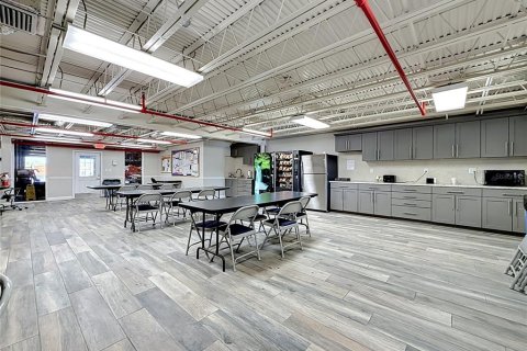 Immobilier commercial à vendre à Clearwater, Floride: 4295.15 m2 № 2237327 - photo 22