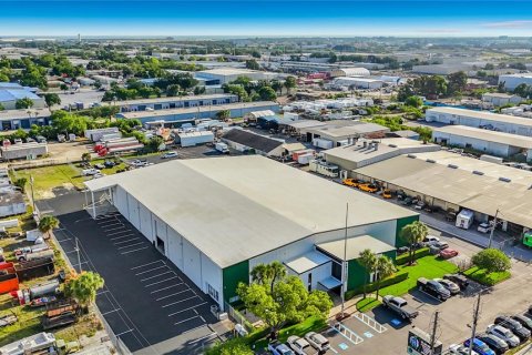 Immobilier commercial à Clearwater, Floride 4295.15 m2 № 2237327