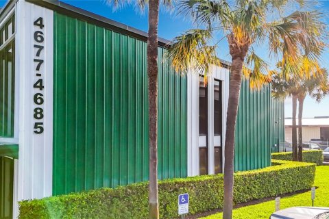 Immobilier commercial à vendre à Clearwater, Floride: 4295.15 m2 № 2237327 - photo 10
