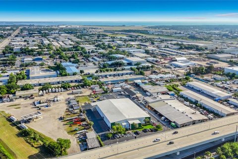 Immobilier commercial à vendre à Clearwater, Floride: 4295.15 m2 № 2237327 - photo 2