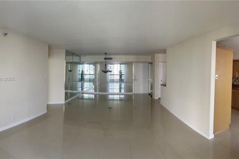 Купить кондоминиум в Авентура, Флорида 2 спальни, 126.81м2, № 1875000 - фото 2