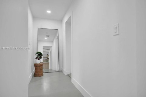 House in Wilton Manors, Florida 4 bedrooms, 208.1 sq.m. № 1984601 - photo 21