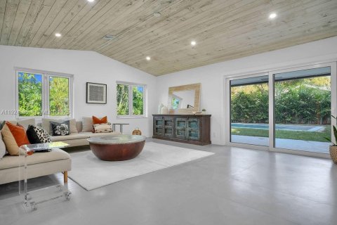 House in Wilton Manors, Florida 4 bedrooms, 208.1 sq.m. № 1984601 - photo 2