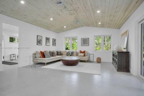 House in Wilton Manors, Florida 4 bedrooms, 208.1 sq.m. № 1984601 - photo 9