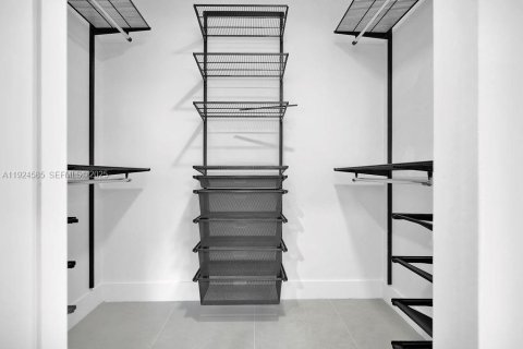 House in Wilton Manors, Florida 4 bedrooms, 208.1 sq.m. № 1984601 - photo 14