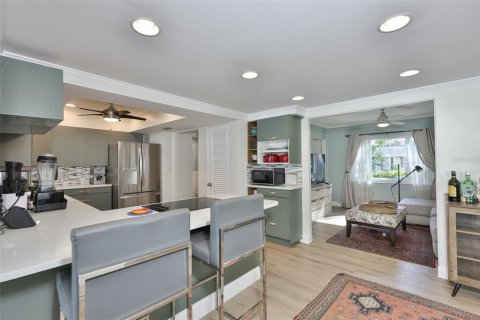 House in Saint Petersburg, Florida 3 bedrooms, 183.85 sq.m. № 2203880 - photo 14