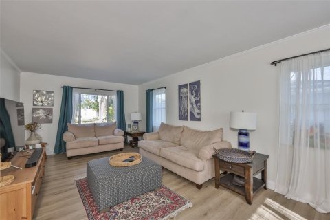 House in Saint Petersburg, Florida 3 bedrooms, 183.85 sq.m. № 2203880 - photo 7
