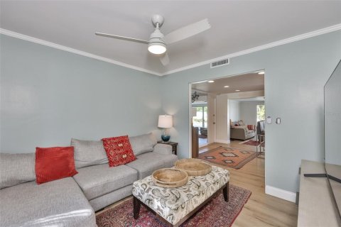 House in Saint Petersburg, Florida 3 bedrooms, 183.85 sq.m. № 2203880 - photo 10