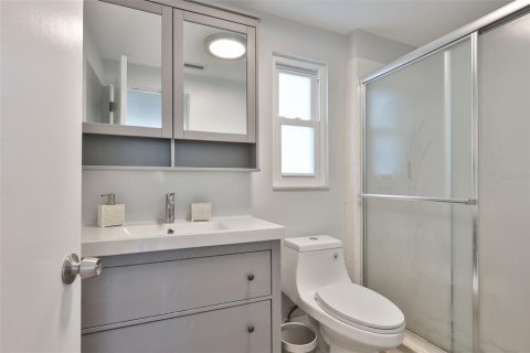 House in Saint Petersburg, Florida 3 bedrooms, 183.85 sq.m. № 2203880 - photo 27