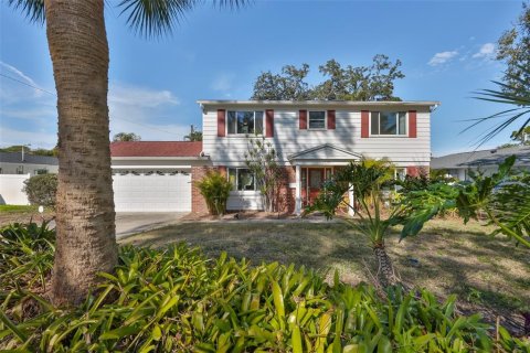 House in Saint Petersburg, Florida 3 bedrooms, 183.85 sq.m. № 2203880