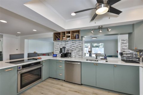 House in Saint Petersburg, Florida 3 bedrooms, 183.85 sq.m. № 2203880 - photo 18