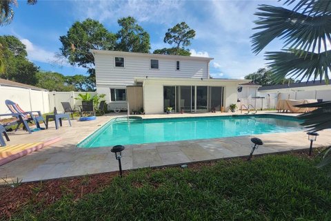 House in Saint Petersburg, Florida 3 bedrooms, 183.85 sq.m. № 2203880 - photo 4