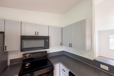 House in North Port, Florida 3 bedrooms, 102.01 sq.m. № 2391004 - photo 7