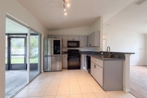 House in North Port, Florida 3 bedrooms, 102.01 sq.m. № 2391004 - photo 2