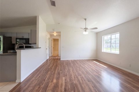 House in North Port, Florida 3 bedrooms, 102.01 sq.m. № 2391004 - photo 9