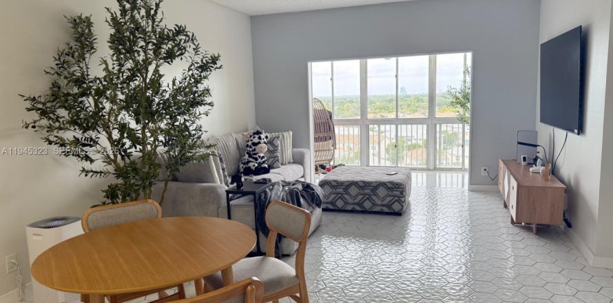 Кондоминиум с 1 спальней в Холливуд, Флорида № 2001784