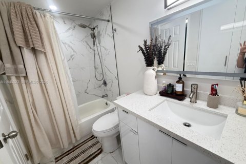 Снять в аренду кондоминиум в Холливуд, Флорида 1 спальня, 78.41м2, № 2001784 - фото 8