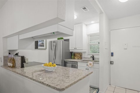 Copropriété à vendre à Sarasota, Floride: 2 chambres, 94.02 m2 № 1719624 - photo 13