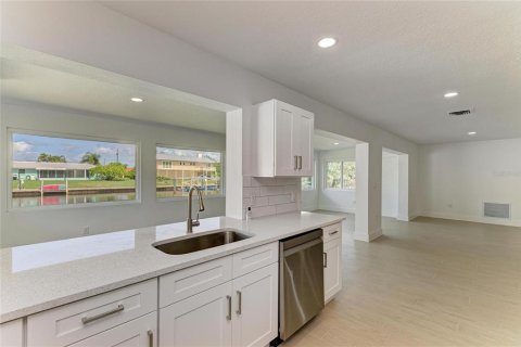 House in Palmetto, Florida 2 bedrooms, 149.67 sq.m. № 2101459 - photo 16