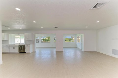 House in Palmetto, Florida 2 bedrooms, 149.67 sq.m. № 2101459 - photo 11