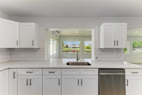 House in Palmetto, Florida 2 bedrooms, 149.67 sq.m. № 2101459 - photo 14