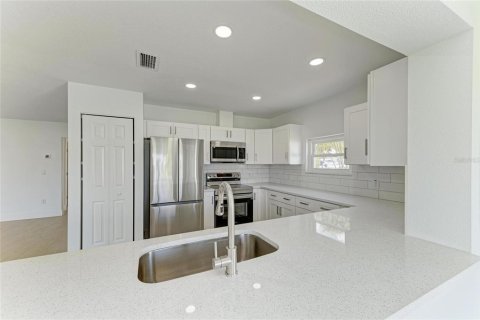 House in Palmetto, Florida 2 bedrooms, 149.67 sq.m. № 2101459 - photo 17