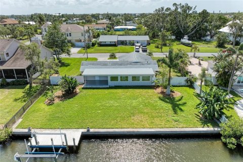 House in Palmetto, Florida 2 bedrooms, 149.67 sq.m. № 2101459