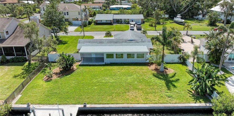 House in Palmetto, Florida 2 bedrooms, 149.67 sq.m. № 2101459