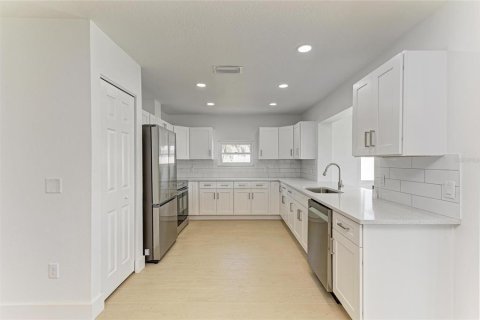 House in Palmetto, Florida 2 bedrooms, 149.67 sq.m. № 2101459 - photo 12