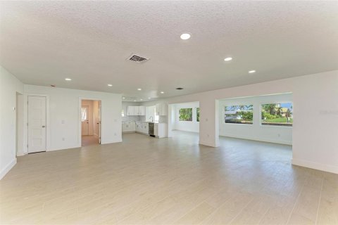 House in Palmetto, Florida 2 bedrooms, 149.67 sq.m. № 2101459 - photo 9